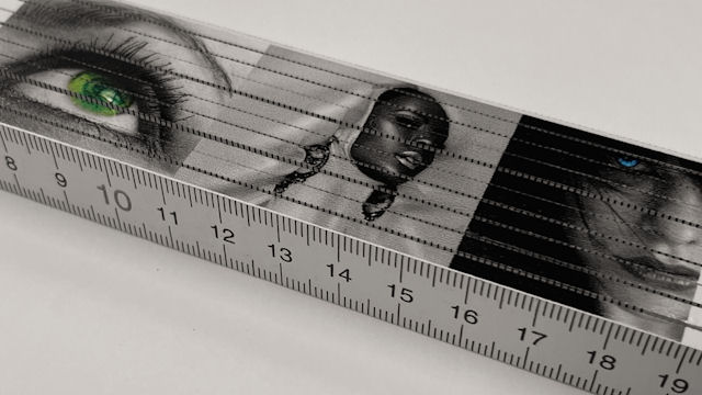 En tumstock med tryck på.